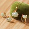Juego Conejo de Jade Imitación Jade Hetian Natural Anillo Estilo Antiguo Oro Incrustado con Calcedonia Collar de Conejo Pendientes de Conejo Lindo