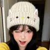Chapéu de tricô fofo com orelhas de gato para mulheres, perfeito para outono e inverno. Macio, grosso e quente, com designs de desenhos animados bordados