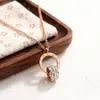 Elegante y Versátil Collar Sencillo de Arcilla Arcilla con Pedrería y Números Romanos Estilo Coreano, Modelo Nuevo, Acero de Titanio, Alta Calidad, Collar que Conserva el Color para Mujeres