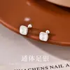 Brincos delicados e pequenos em formato de borboleta e gota redonda, feitos de prata 999 pura, projetados para mulheres, com um visual moderno e estiloso inspirado no Instagram, perfeitos para manter os piercings de orelha