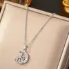 Collar transfronterizo europeo y americano con corazón de circón microincrustado y trébol de cuatro hojas para mujer, accesorio elegante de lujo ligero, cadena de clavícula de acero inoxidable de moda