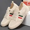 Sapatos masculinos para primavera e outono, novos sapatos slip-on com painel de malha respirável, sapatos de trabalho casuais em lona