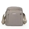 Bolso bandolera deportivo casual para exteriores 2026 nuevo modelo bolso de hombro simple para el día a día bolso cuadrado pequeño vertical versátil de moda para mujer