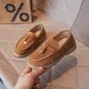 Sapatos de Princesa para Meninas 2026 Primavera e Outono Prata Estilosos Sapatos Pequenos de Couro para Crianças Mocassins de Solado Macio Sapatos Individuais Antiderrapantes Sapatos de Performance