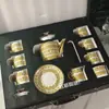 Conjunto de Chá/Café Europeu Transfronteiriço Retrô Luxo Leve Porcelana Óssea 15 Peças Fundo Branco Flor Amarela Pequena Bule Reto Pequeno Conjunto