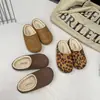 Novedad Otoño/Invierno 2026 Pantuflas Caseras para Niños Felpa Plus Calientes Estilo Birkenstock Suela Suave Sin Cierre Fondo Plano Pantuflas de Algodón