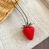 Estilo Europeo y Americano Creativo Cuero Resina Fresa Colgante Cadena para Suéter Estilo Vacacional Nicho de Gama Alta Único Collar para Mujeres
