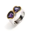 Diseño de nicho ins europeo y americano lujo ligero anillo de titanio y acero con gema en forma de corazón moda femenina corazón anillo de oro de 18 quilates al por mayor