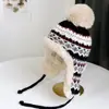 Nuevo gorro Lei Feng cálido con forro polar de invierno, gorro de lana tejido casual para exteriores a prueba de frío y que protege los oídos para mujer, dulce y lindo