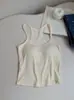 Nuevo top de tirantes versátil de corte ajustado para primavera y verano con almohadillas en el pecho incorporadas, camiseta básica sin mangas con un hermoso diseño en la espalda