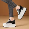 Tênis branco feminino com aumento interno de altura 2026 novo estilo outono plataforma estilo coreano sapatos casuais para mulheres baixas sapatos femininos de sola grossa 10cm