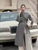 Casaco feminino de lã dupla face, nova coleção outono/inverno 2026, estilo elegante, com gola estilo lenço, design longo e fecho de amarração, feito de tecido macio de lã