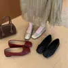 Sapatilhas femininas de estilo francês, coleção outono 2026, com sola plana, bico quadrado e detalhe de laço