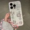 Pingente de flor de hibisco com strass estilo Ins para corrente de celular, adequado para capas de celular Apple 18 Pro Max, um acessório leve e luxuoso para mulheres, popular entre influenciadores