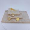 Colar elegante de pingente único com concha banhada a ouro, design vazado transfronteiriço, borda banhada a ouro de cobre, zircônia micro-cravada, diamante total