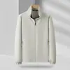 Jaquetas para Homens e Mulheres 2025 Nova Primavera e Outono Casca Dura Roupas para Caminhada e Montanhismo Jaquetas à Prova de Vento para Exterior Estilo Americano Muito Bonito