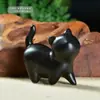 Gato tallado de ébano Portaplumas de oficina Adornos de escritorio creativos Juguete de sándalo púrpura Pieza de mano Colgante para mascotas