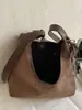 Bolsa de mano casual y minimalista de estilo coreano para mujer, perfecta para ir al trabajo, con un diseño retro, alto atractivo estético y una correa de hombro a la moda - la nueva colección otoño 2026