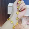 Pulsera Popular Transfronteriza Europea y Americana con Diseño de Moda Chapada en Oro de Alta Gama de Trébol de Cinco Hojas Pulsera de Flor de Cuatro Hojas de Imitación de Oro para Mujer