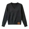 Suéter rojo casual de cuello en V, nuevo estilo de invierno, top de punto holgado para mujer, una hermosa prenda para superponer y un top único