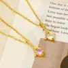 Collar de Acero Inoxidable con Diamantes de Temperamento Nuevo Transfronterizo para Mujer Diseño de Nicho Europeo y Americano Collar Colgante de Lujo Ligero Venta al por Mayor