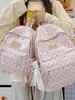 Encaje suave con patrones sutiles, azul claro fresco, mochila dulce, atmósfera tierna estilo coreano, amigable para estudiantes, perfecto para sesiones de fotos
