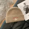 Chapéu de Lã Bordado de Cachorrinho Fofo Feminino Outono Inverno Novo Estilo Emagrecimento Facial Chapéu de Tricô Espesso Quente Chapéu para Cabeça Grande