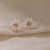Pendientes Nuevos Pequeños de Flor de Margarita para Mujer de Perla de Arroz Diseño de Nicho Pendientes Indoloros Ligeros