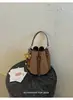 Bolso tipo cubo popular de este año para mujer 2026 nuevo diseño de nicho otoño e invierno superventas bolso de mano bandolera de un solo hombro