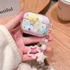Estojo para Fone de Ouvido Pendurado com Desenho de Gato com Expressões de Menina e Maçã para AirPods Pro3/2/1 Capa Protetora
