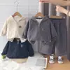 Conjunto de forro polar para niñas estilo coreano con delicado brillo y detalles de conejito bordados, que incluye un cárdigan con capucha combinado con pantalones largos a juego.