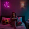 Letrero de Neón de Fútbol para Niñas - Decoración de Pared Deportiva Regulable con Alimentación USB, Regalos Únicos para Chicas Futbolistas Mujeres, Luces de Neón LED para Amigos Dormitorio Universitario Accesorios para Aficionados al Fútbol