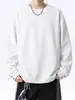 Camiseta de manga larga otoñal, retro y sofisticada para hombre, con hombreras acolchadas, corte holgado estilo coreano, color liso y un look moderno y cool, perfecta como capa base.