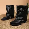 Comercio Exterior Botines Talla Grande Mujer 2026 Otoño Invierno Nuevos Elegantes Remaches Hebilla de Cuero Tacón Grueso Botas para Pantalón de Comercio Exterior Venta al por Mayor