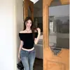 Verano 2026 Nuevo Estilo Sexy Chica Caliente Ajustado a la Cintura Corto Hombros Descubiertos Top de Estudiante Camiseta Corta de Manga Corta de un Hombro para Mujer
