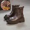 Jie Zhou 2026 Outono Novo Estilo Primeira Camada Couro Bovino Estilo Britânico Retrô Botas de Cano Curto Bico Redondo Zíper Lateral Fashion Versátil Sapatos Femininos
