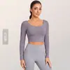 Top de yoga cruzado en la espalda para otoño e invierno para mujer, de manga larga, una sola pieza con copas fijas, corte ajustado, espalda descubierta, cuello cuadrado, top deportivo para fitness