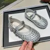 Sapatos Mary Jane de Couro da Moda para Meninas 2026 Primavera e Verão Novos Estilosos Sapatos de Princesa Prata Sapatos de Cristal para Meninas