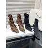Colección nueva 2025 europea y americana: botines sexys de gamuza con punta y estampado de leopardo, botas de corte ajustado, botas de moda de tacón alto para mujer