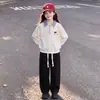 2026 primavera y otoño nuevos estilos pantalones casuales lisos simples para niñas conjunto versátil de dos piezas con top de solapa a cuadros y retazos