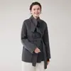 Nuevo Abrigo de Lana Sarga 100% Pura de Longitud Media Yangfan 2026 Otoño/Invierno para Mujer con Cuello Solapa y Cinturón