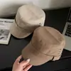 Boné de Baseball Estilo Coreano Retrô de Algodão e Linho com Circunferência da Cabeça Grande e Topo Plano para Mulheres Moda Primavera Outono Rebites Versátil Afina o Rosto Chapéu de Equitação