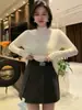 Camiseta de tricô feminina estilo francês, gola alta discreta, manga longa, justa ao corpo, elegante, com costura decorativa