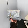 Bolsa com textura estilosa feminina 2024 nova moda bordado plissado bolsa de ombro verão cor sólida corrente bolsa carteiro