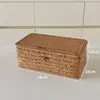 Cesta de Adorno Estilo Japonés Caja de Almacenamiento de Escritorio Tejida a Mano Cesta de Almacenamiento para Mesa de Café Bocadillos Artículos Varios Cesta de Almacenamiento Tejida de Paja con Tapa