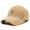 Versión Coreana de Otoño e Invierno Metal Letra Pequeña Lana Cepillada Parte Superior Dura Cálida Gorra de Béisbol Unisex Versátil Adelgazante para la Cara Gorra de Pico de Pato