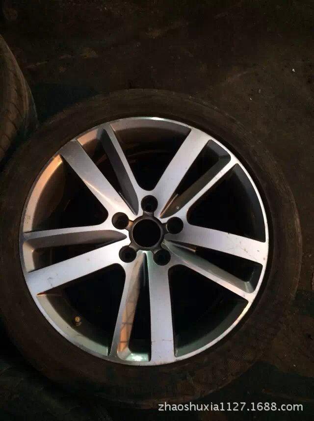 13年款奥迪Q7钢圈带胎3