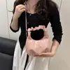 Bolso de Mano Pequeño Plateado Plegado para Mujer Verano 2025 Nuevo Bolso Dumpling Dulce Tira Colgante Bolso Cruzado para el Trabajo Moderno