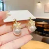 Pendientes de Flor de Perla y Pedrería de Lujo Ligero Estilo Francés de Alta Gama para Mujer, Pendientes de Doble Cara de Moda, Accesorios de Oreja Versátiles y Elegantes