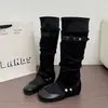 Botas altas de punta afilada negras con remaches para mujer, nuevo estilo otoño/invierno 2026, uso bidireccional desmontable, botas de ajuste ceñido, botas de montar